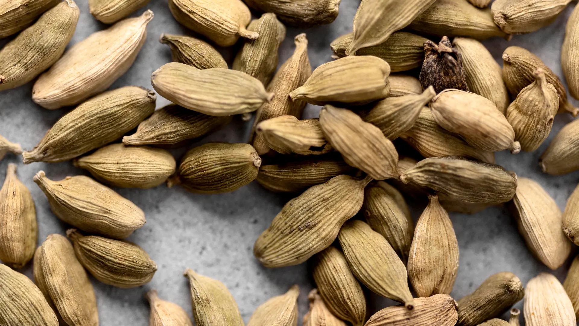 Чёрный кардамон Black Cardamom1